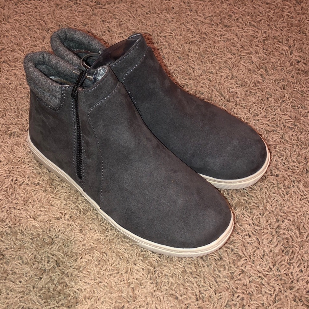 New Austin Trading Company High Top Shoes